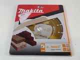 une photo d'une boîte de chocolats posée sur une table
