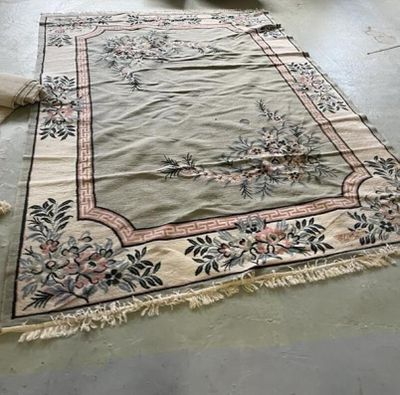 un tapis posé au sol sur lequel on travaille actuellement