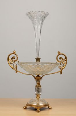 Importante bouquetière formant centre de table en cristal ta…