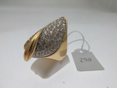 une photo d'une bague en or et diamants avec une étiquette de prix
