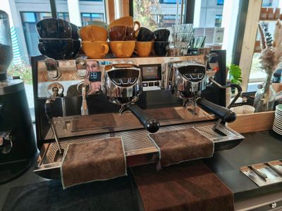 VENDU SUR DESIGNATION. 1 machine à café inox 2 groupes VICTO… - Photo 1