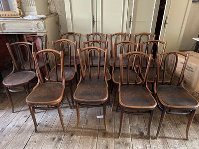 LOT de 14 chaises de bistrot, deux modèles différents. - Photo 1