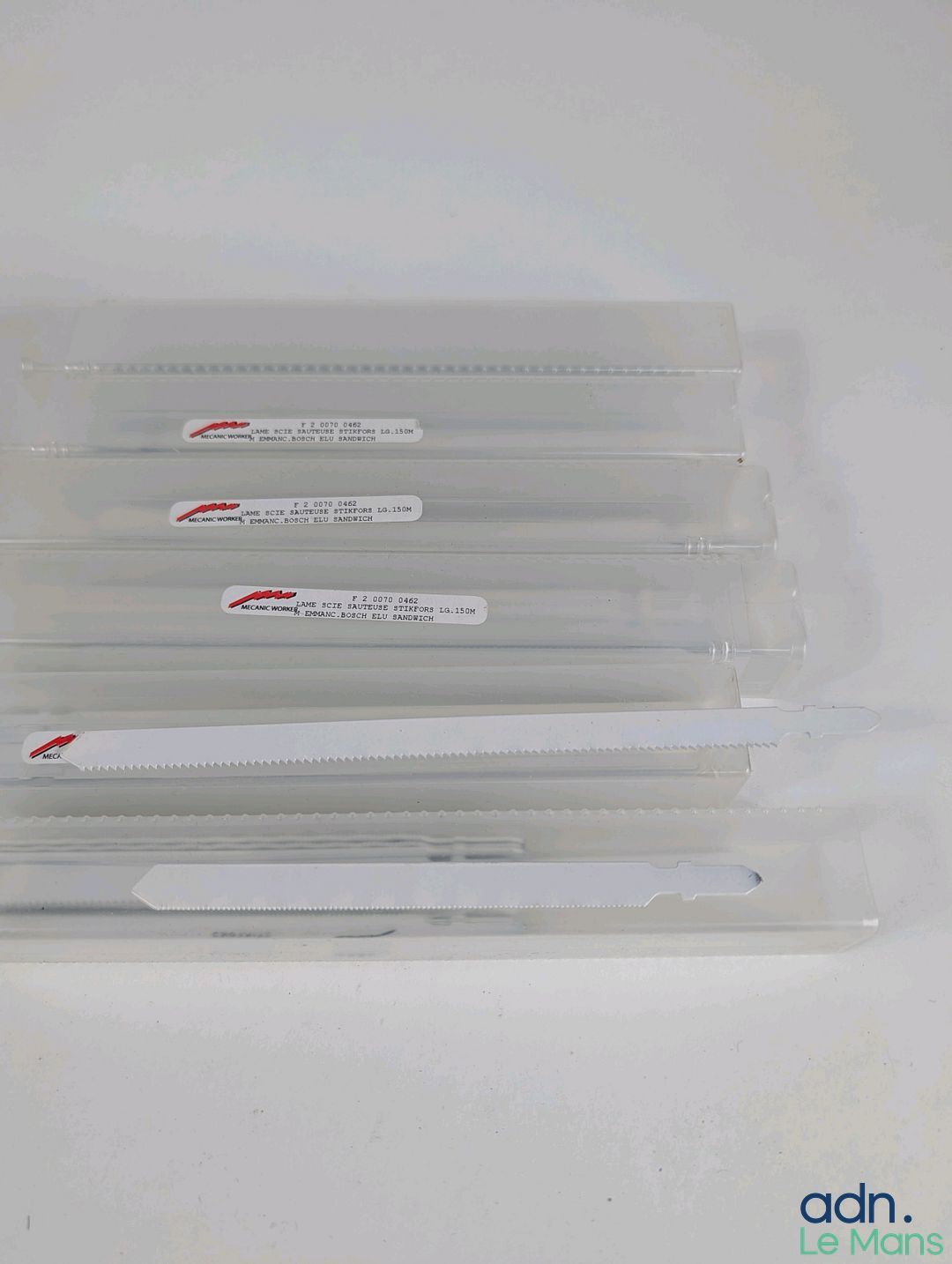 Lot de 50 lames de scie sauteuse.