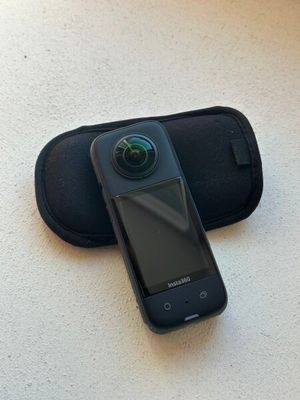 un téléphone portable équipé d'un appareil photo