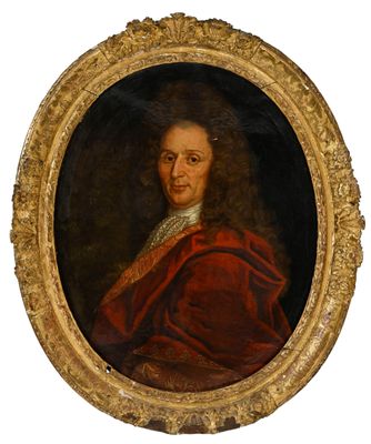un tableau ovale représentant un homme vêtu d'un manteau rouge à col blanc