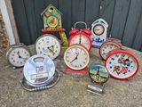 many clocks that are sitting on the ground next to each other