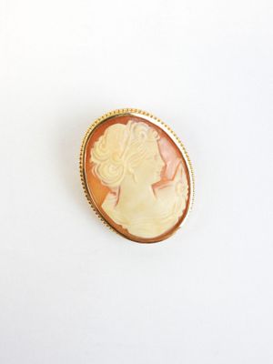 Broche Vintage En Or 18k (750) Avec Camée En Corail 'Peau D'Ange' - Pièce Artisanale Italienne - Occasion Excellent État