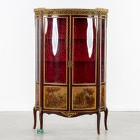Vitrine à deux portes, placage et ferrures en bronze, style … (photo 2)