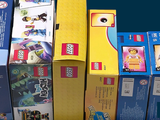 a lot of legos that are sitting on a table