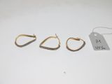 trois paires de boucles d'oreilles créoles en or