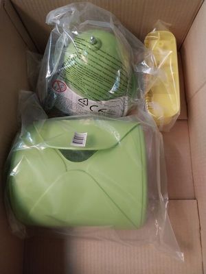 une boîte contenant des objets