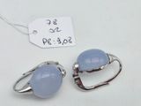 paire de boucles d'oreilles en chalcet bleu taillé en cabochon, avec des apprêts en argent