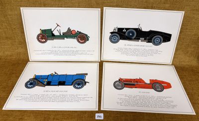 quatre cartes représentant différents types de voitures, posées sur un fond marron
