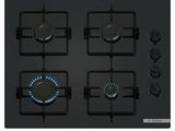 une plaque de cuisson noire à quatre feux avec une flamme bleue
