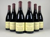 six bouteilles de vin rouge alignées