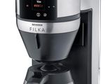 gros plan d'une cafetière sur fond blanc