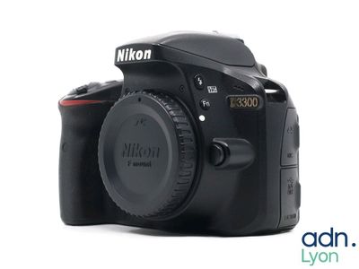nik d5000 digital slr camera with 18 - 55mm lens and 18 - 55mm lens