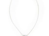 un collier en argent avec un pendentif en forme de larme sur fond blanc