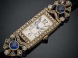 une montre Art déco sertie de saphirs et de diamants