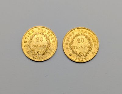 deux pièces d'or, dont l'une est ornée d'une couronne et l'autre d'une couronne