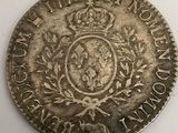 a close up of a coin with a crown on top of it