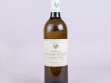 une image représentant une bouteille de vin blanc sur fond blanc