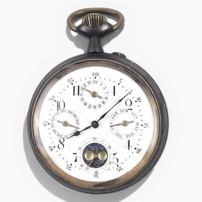 gros plan d'une montre de poche sur une surface blanche