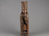 an old wooden statue of a man with a crown on his head