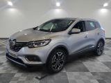 Le nouveau SUV Renault Kad est garé dans un showroom.