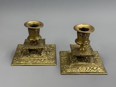 paire de chandeliers anciens en laiton