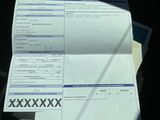 un grand nombre de papiers posés sur une table
