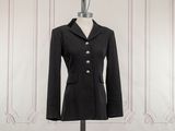 une image d'un manteau de femme sur un mannequin