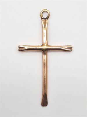 une croix dorée sur fond blanc