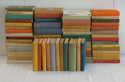 beaucoup de livres empilés les uns sur les autres