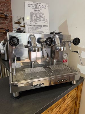 a coffee machine sitting on a counter in a kitchen