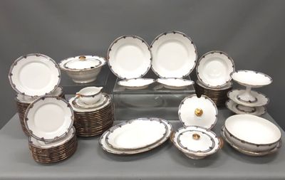 LIMOGES : service de table en porcelaine de 72 pièces compre…