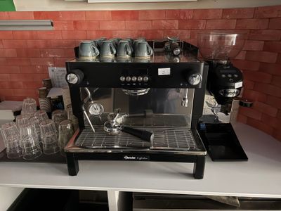 VENDU SUR DESIGNATION. 1 machine à café 1 groupe BARTSCHER C… - Photo 1