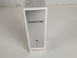 la boîte du parfum est vide sur la surface blanche