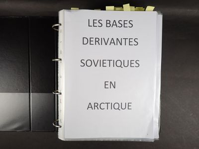 1 énorme classeur de plus de 229 lettres et cartes les bases…