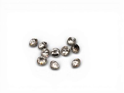 Dix diamants ronds taille moderne sur papier d'environ 0,10 …