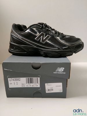 Les chaussures New Balance sont dans le carton et prêtes à être expédiées