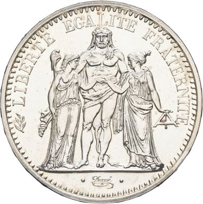 gros plan d'une pièce de monnaie sur fond blanc