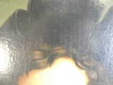 un tableau représentant une femme coiffée d'un chapeau