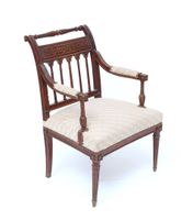 Fauteuil de style Directoire en bois naturel mouluré et scul…