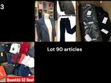de nombreux types de vêtements différents qui se trouvent dans une boîte