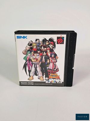 La boîte du jeu SNK est posée sur une surface blanche.