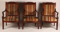 Suite de six fauteuils en acajou et placage d’acajou à dossi… (photo 2)