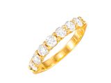 une bague en or jaune sertie d'une rangée de diamants ronds