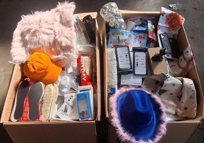 54 / 1 palette de 115 kg de mix (housses de coussins, … - Photo 1