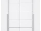 un gros plan d'une armoire blanche à porte coulissante